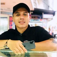 Laura_Austin Φωτ, Προφίλ