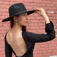 ElinHartshorne's Avatar Pic