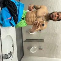 HouseFullOfFreakz's Avatar Pic