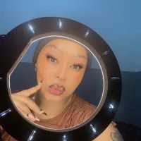 lisabella28's Avatar Pic