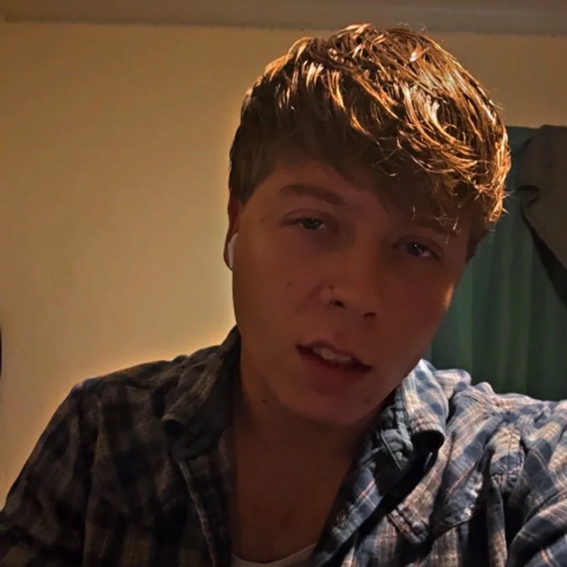 subslutroyalz profile photo