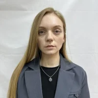 EmiliaSerra Φωτ, Προφίλ