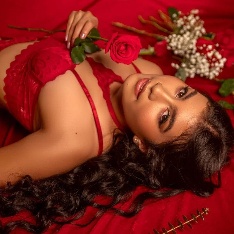 saraBow live cam profile