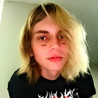 Alt_Evan_peters' Avatar Photo