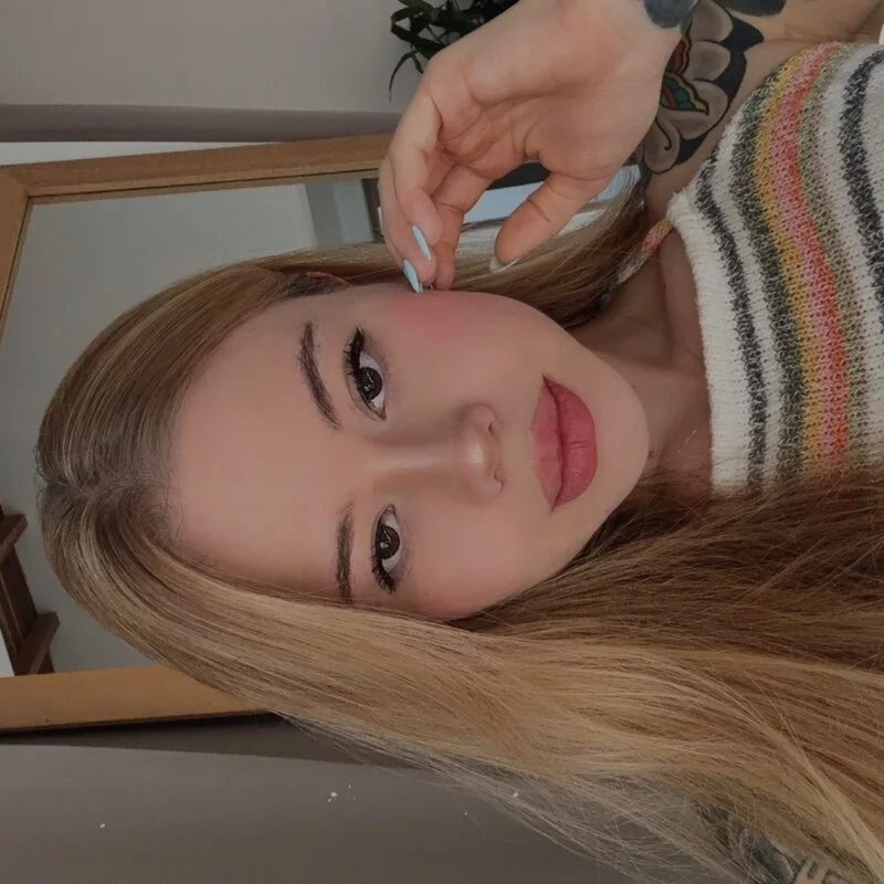 curchez_'s nudes and profile