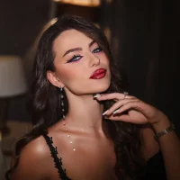 Sienna_Voss Adlı Modelin Avatarı