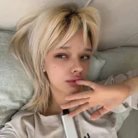 VelvyDream's Profile Pic