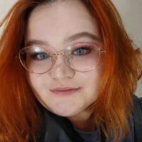 Emily_conner_ Φωτ, Προφίλ