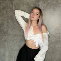 adele_lyv's Avatar Pic