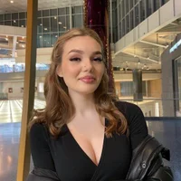 Gambar Profil Carolline_Forbes