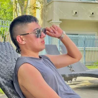 Zdjęcie profilowe modela LuisAndQueens