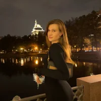 YourHolly's Profile Pic