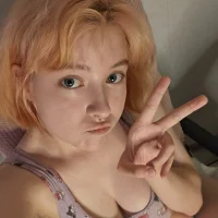 LolaWEI Φωτ, Προφίλ