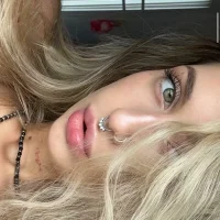 _Kiss_me_hard_ Adlı Modelin Avatarı