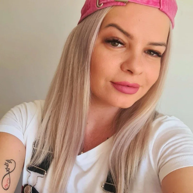 AnyaRose live cam profile