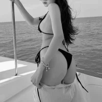 Larissa-Closet 头像图片