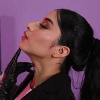 CarolineRose6's Avatar Pic