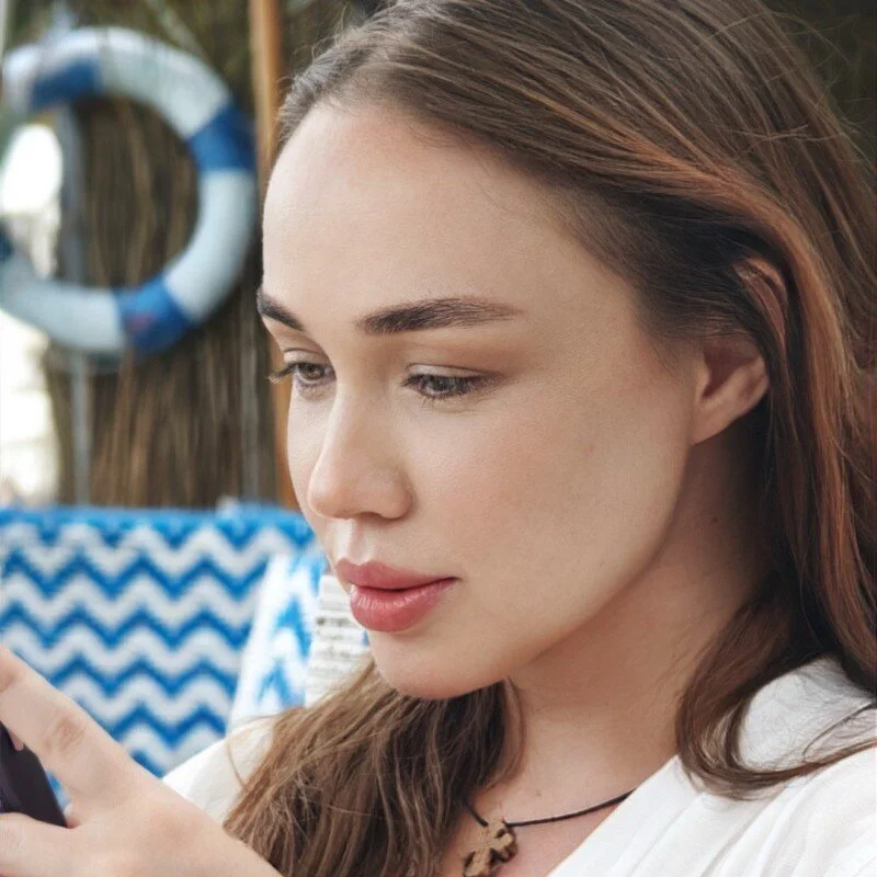 Emili1- live cam profile