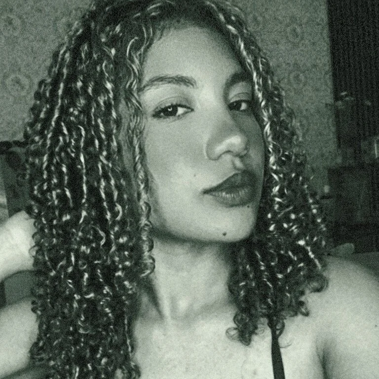 Daphnne_Curly