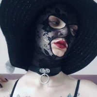 Mrs_Dark_Fl0wer's Avatar Pic