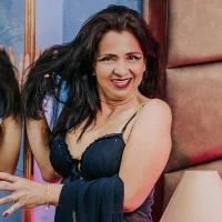 รูปโปรไฟล์ของ ShaaronFox