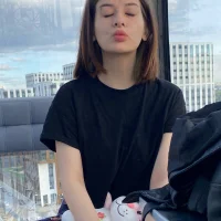 LauraBrow's Profile Pic