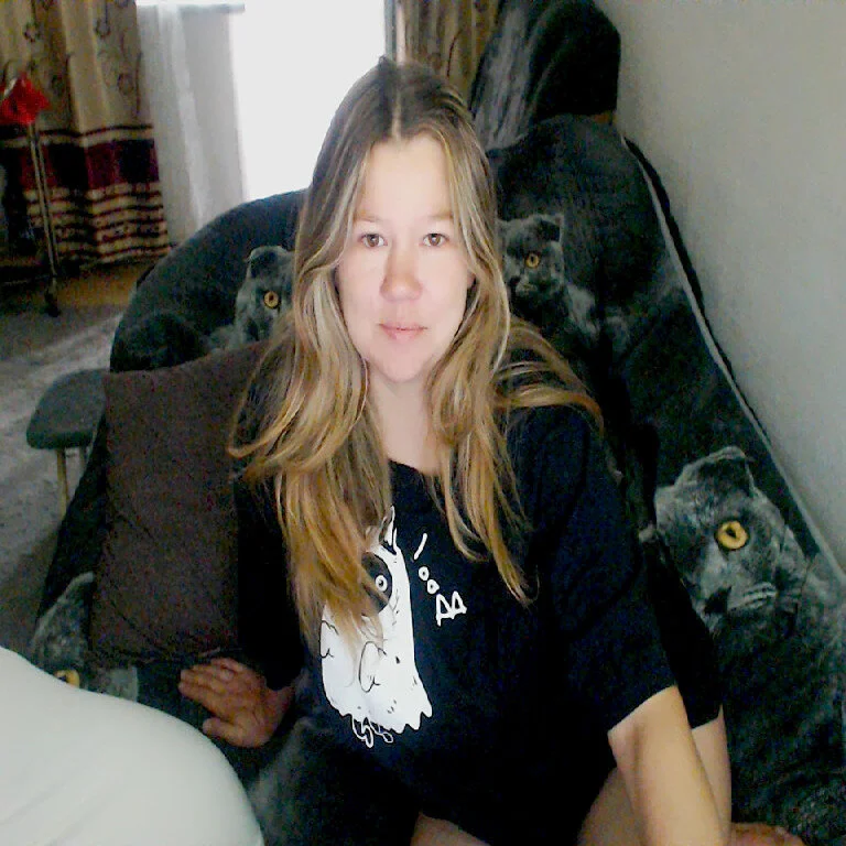 Juliamodest1 profile photo