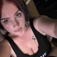 Модель SubmissiveNicole