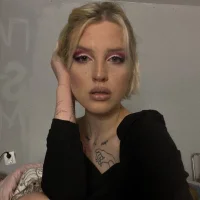 Профилна снимка на VeronicaCasey_
