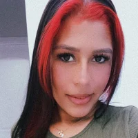 MiaColuchi_21's Profile Pic