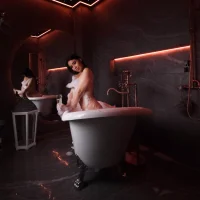 crysttal's Profile Pic