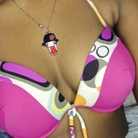 ebonie24's Avatar Pic