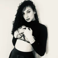 Karolinariveroxxx18's Profile Pic