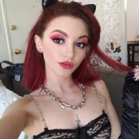 LolaFae's Profile Pic