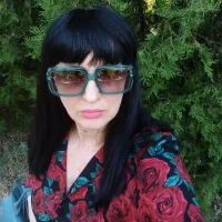 MelanyBanks Gambar Avatar