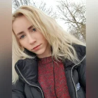 CarrieLily's Profile Pic