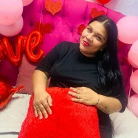 Evelyn_Alwyn's Profile Pic