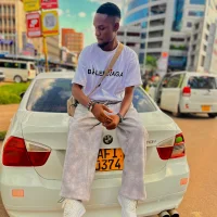 provie Φωτ, Προφίλ