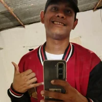صورة الملف الشخصي لـ azuc12