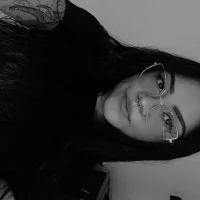 laura_blue01