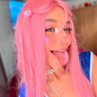 LindaWz_ Φωτ, Προφίλ