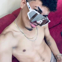 Boys-party webcam