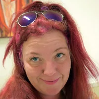 PerversMilf Φω τ, Προφίλ