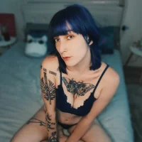 LiaPiaculum Φωτ, Προφίλ