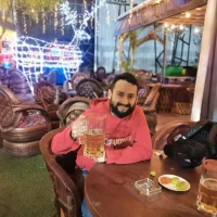 Slika avatara modela KingFlores