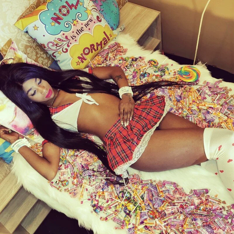 Lilmisbaddyxxx live cam profile