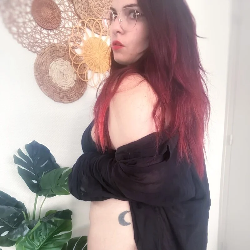 LunaMoongirl's Stripchat show and profile