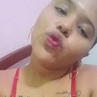 lola_squirts' Offline Chat Room