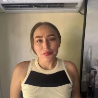 alice_gold_22's Profile Pic