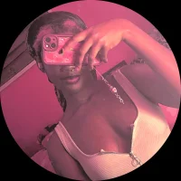 loventries Φωτ, Προφίλ